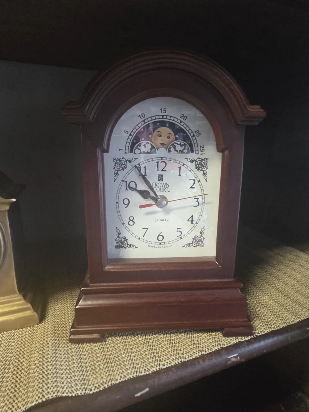 CROWN COURT QUARTZ Mahogany MA TLE Clock MOON PHASE DIAL